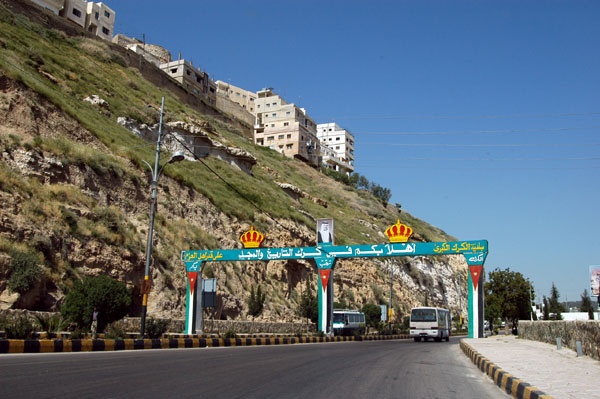Kings Highway entering Karak