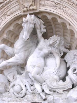 statue