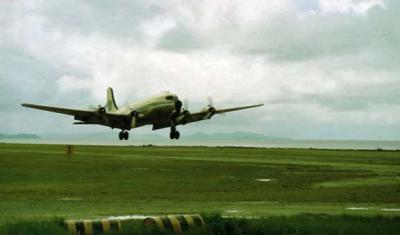 DC-4 Landing