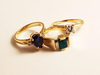 No props! (sapphire, emerald, diamond, ring)