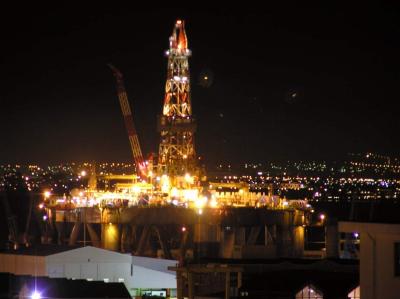 Oil rig in Cape Town Harbour