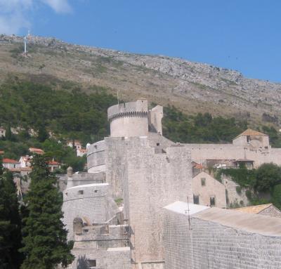 Section of the city wall in Dubrovnik.jpg