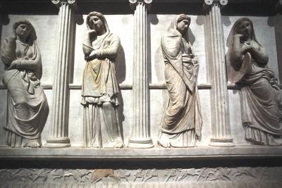 u17/dosseman/medium/39181456.021MourningWomenSarcophagus2.jpg