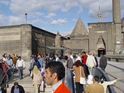 Kayseri at city walls 2547