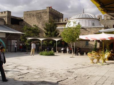 Kayseri at city walls 2551