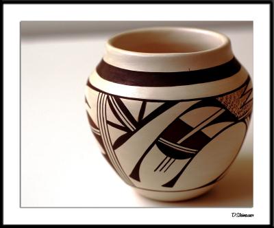 ds20050129_0112awF Hopi Vase.jpg