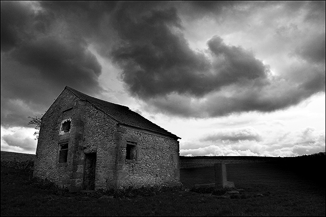 16th April 05 Ashford Barn and Storm