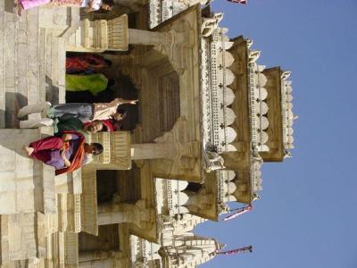 u17/gautamraja/medium/42337266.RajaaurRaniattheentrance.Closeup.jpg
