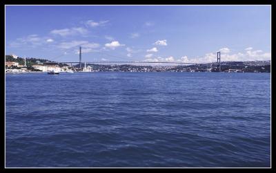 Pont unissant l'Europe et l'Asie
