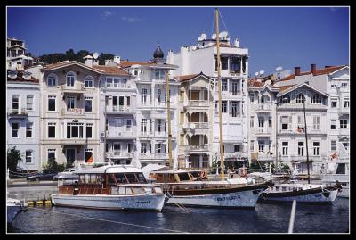 Maisons de bois et bateaux