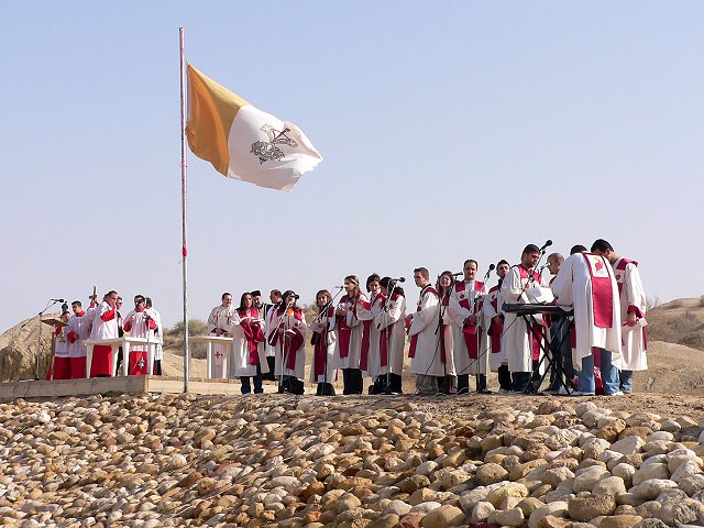 082 Choir And Vatican Flag.jpg