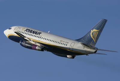 Long in the tooth - a Ryanair 737-200 with borrowed purple engine cowling