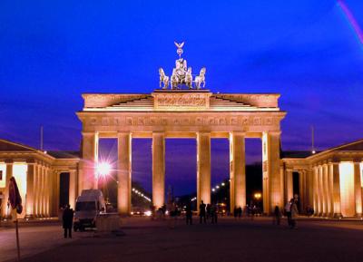 Brandenburger Tor just after sunset.