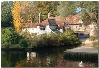 Pulls Ferry in the Autumn