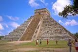 temple of kukulkan (el castillo) (large image)