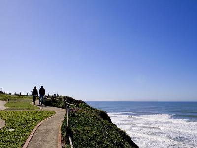 u17/rtwo/medium/39203100.AMorningWalk.jpg