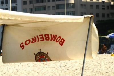 LES POMPIERS SUR LA PLAGE