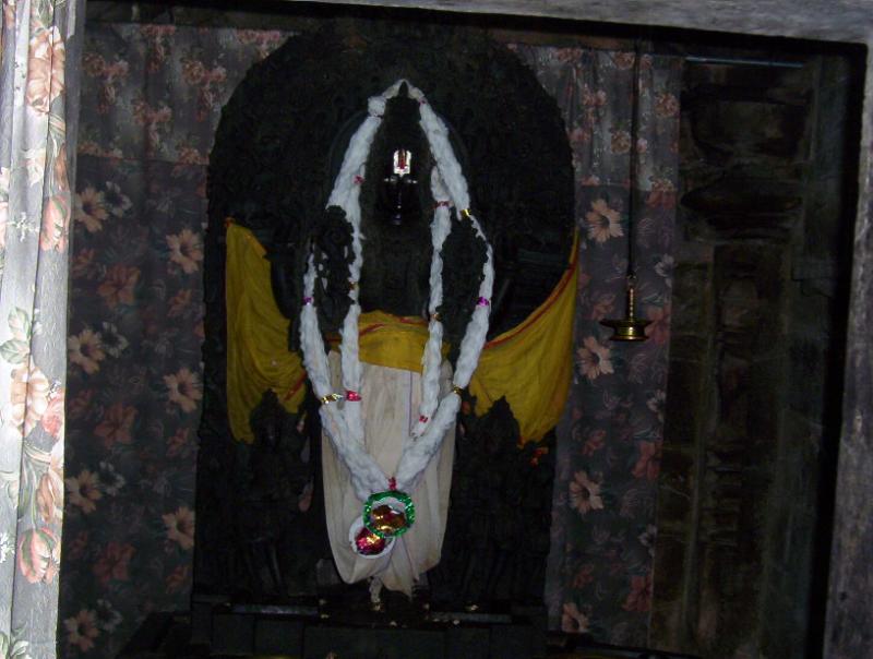 Sri Veera Narayan ( One of the pancha narayana Kshetram established by Udayavar) See the Shanku/Chakram held in reverse order