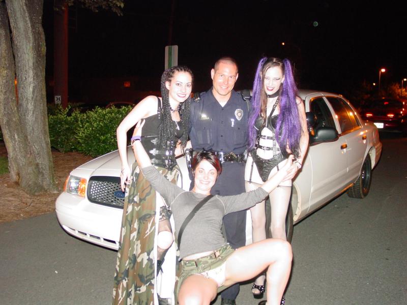 Dsc09353.jpg Nowfaleena, Officer Wise,Raven and Loki