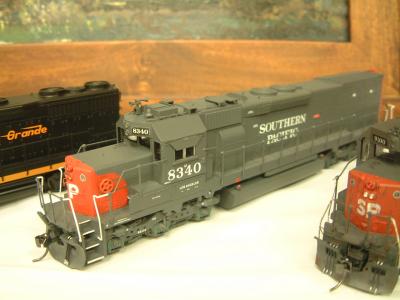 Clean (yes, that's correct!) SP SD40T-2 snoot by Warren Williams