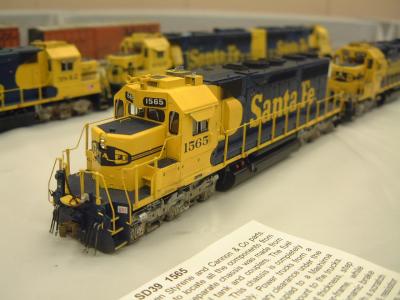 Incredible ATSF SD39 by David Hussey