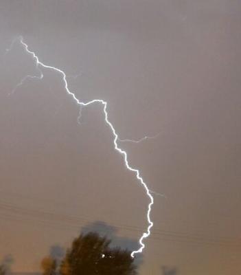 u17/traveler/medium/42350236.Lightning1.jpg