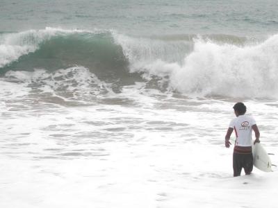 Challenging the Wave - Surf Competition