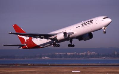 VH-OGH  Qantas  B767-300.jpg