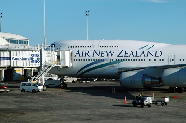 Air New Zealand 747-400 in Auckland (waka rererangi)