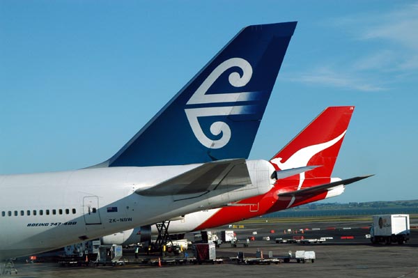 Air New Zealand and Qantas 747s in Auckland