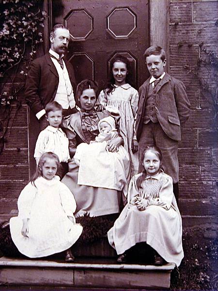 Guy and Mary Goldthorp and family