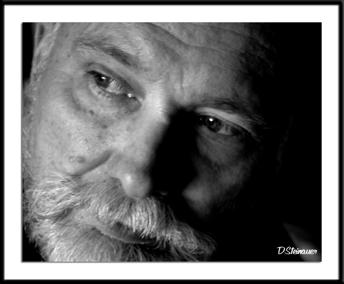 5/5/05 - Thoughtful Thursday?<br><font size=3>ds20041228_0129amwF dds.jpg</font>