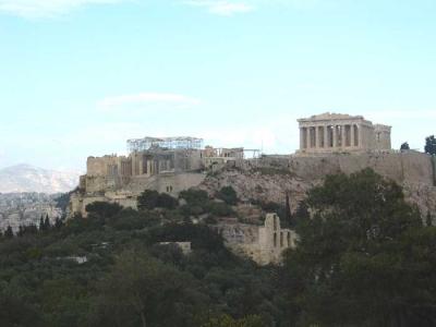 The parthenon atop the Acropolis.JPG