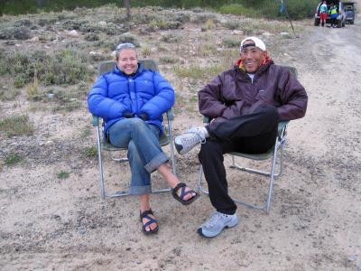 Leah & Glenn waiting for the runners