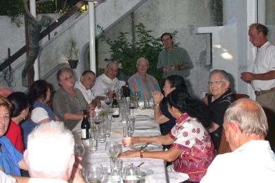 חמישים לגרעין הקטן - נוב' 2002 - אצל צ'פאי  - מסביב לשולחן