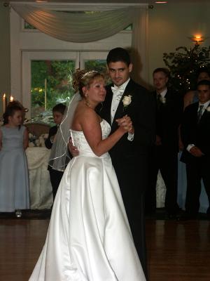 u18/headmaster/medium/32976666.WeddingDance.jpg