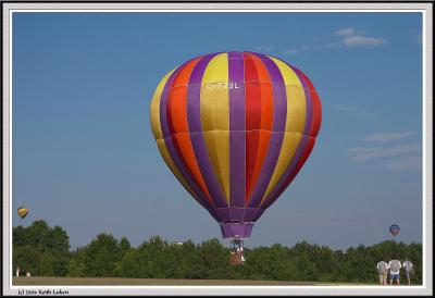 u18/kluken/medium/32943077.BalloonPurpleYellowRedNearField1098_filteredcopy.jpg