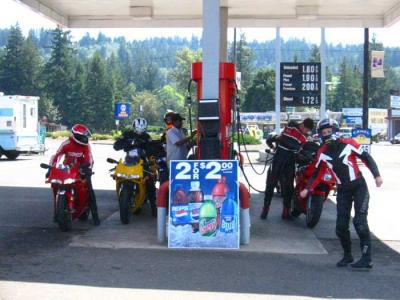 gassing-up-in-estacada2.jpg