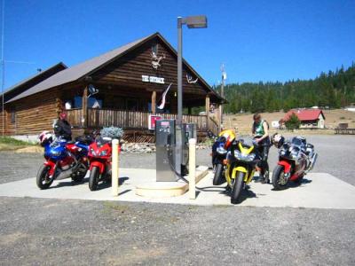 gassing-up-in-granite.jpg