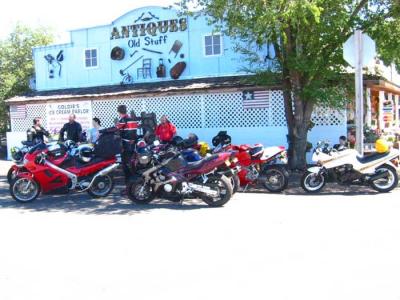 group-in-shaniko.jpg