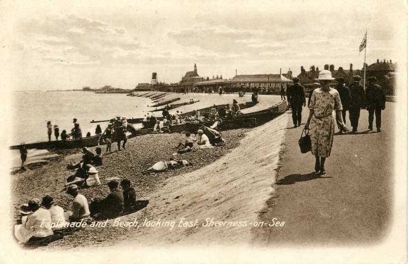 Esplanade & Beach looking West