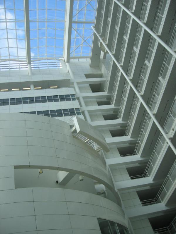 het grote atrium in de nieuwe stadhuis