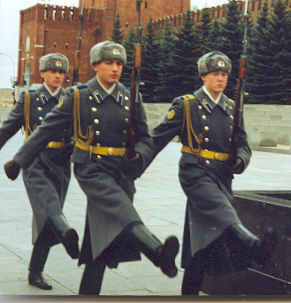 u18/mosko/upload/8412303.guardingleninstomboutsidethekremlin.jpg