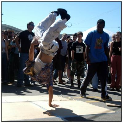 DSC_2040breakdancers02.jpg