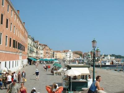 More Shops along the Canl