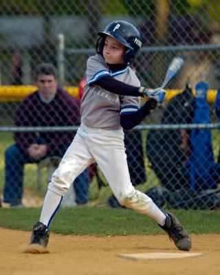 u18/peqsports/medium/43103023.LittleLeague0507053418.jpg