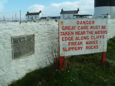 Danger, slippery rocks and cliffs!