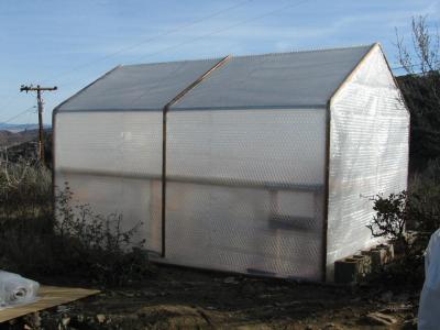 Bubble insulation over plastic sheet