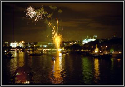2000 09 17 Thames Pageant Fireworks 1.jpg