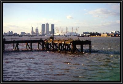 2001 10 31 Canary Wharf Dome.jpg
